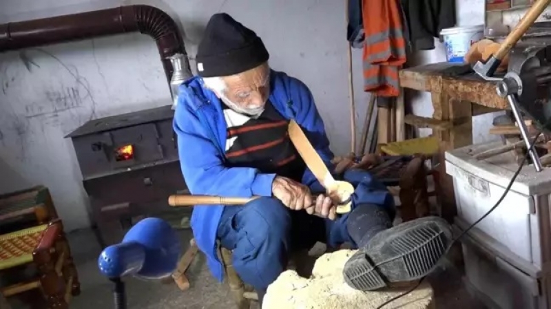 91 Yaşındaki Usta 76 Yıldır Kaşıkçılığı Yaşatıyor