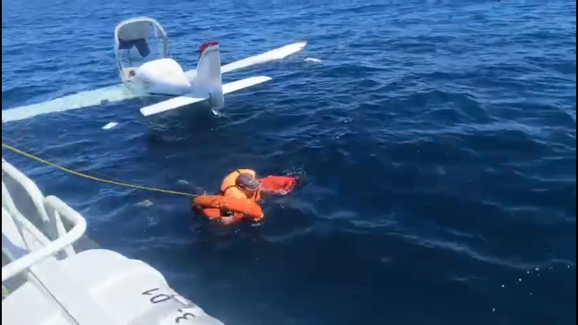 Gürcistan'dan kalkan uçak Rize Çayeli ilçesinde denize acil iniş yaptı